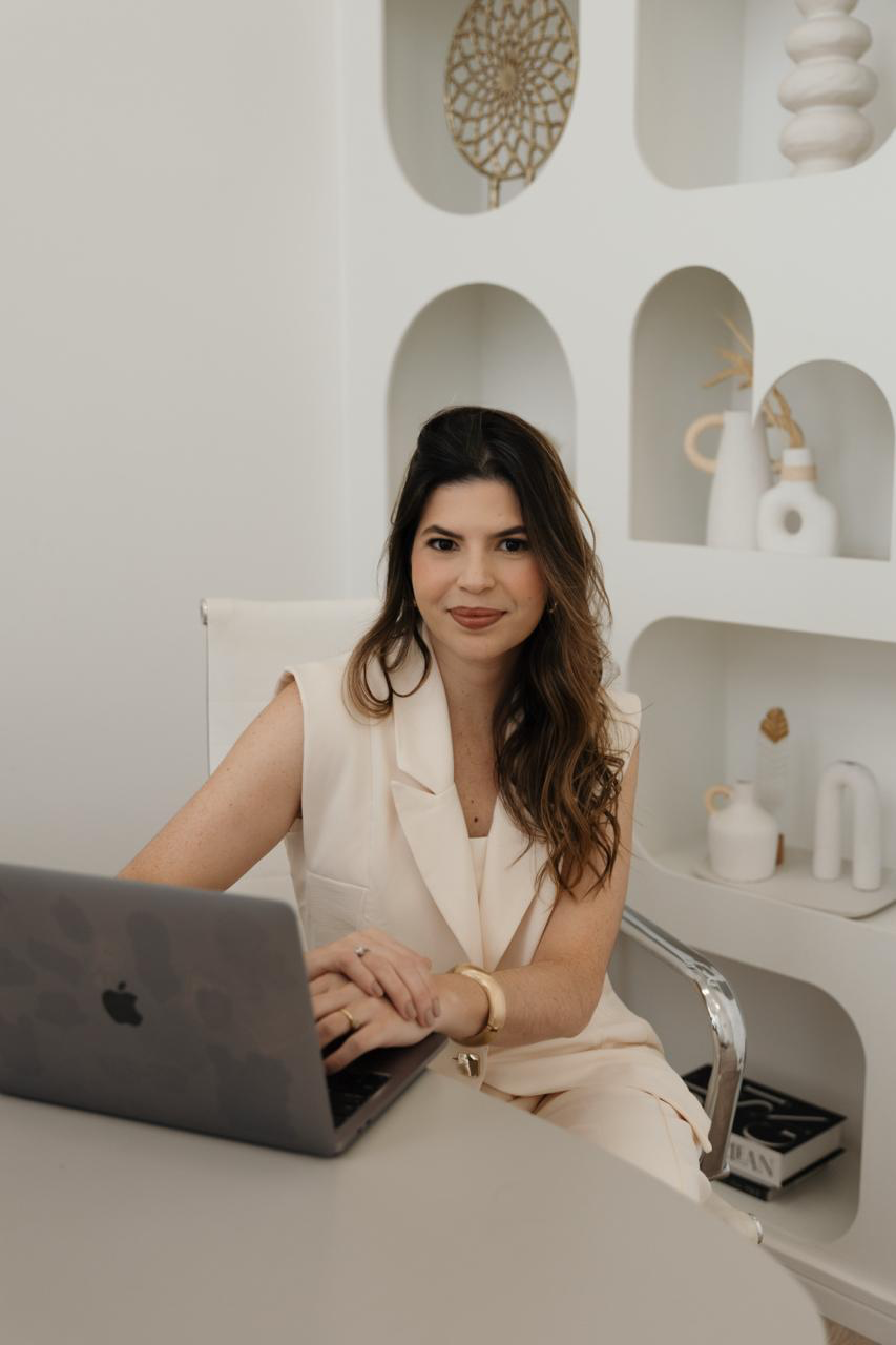 Dra. Emanoela Gonçalves